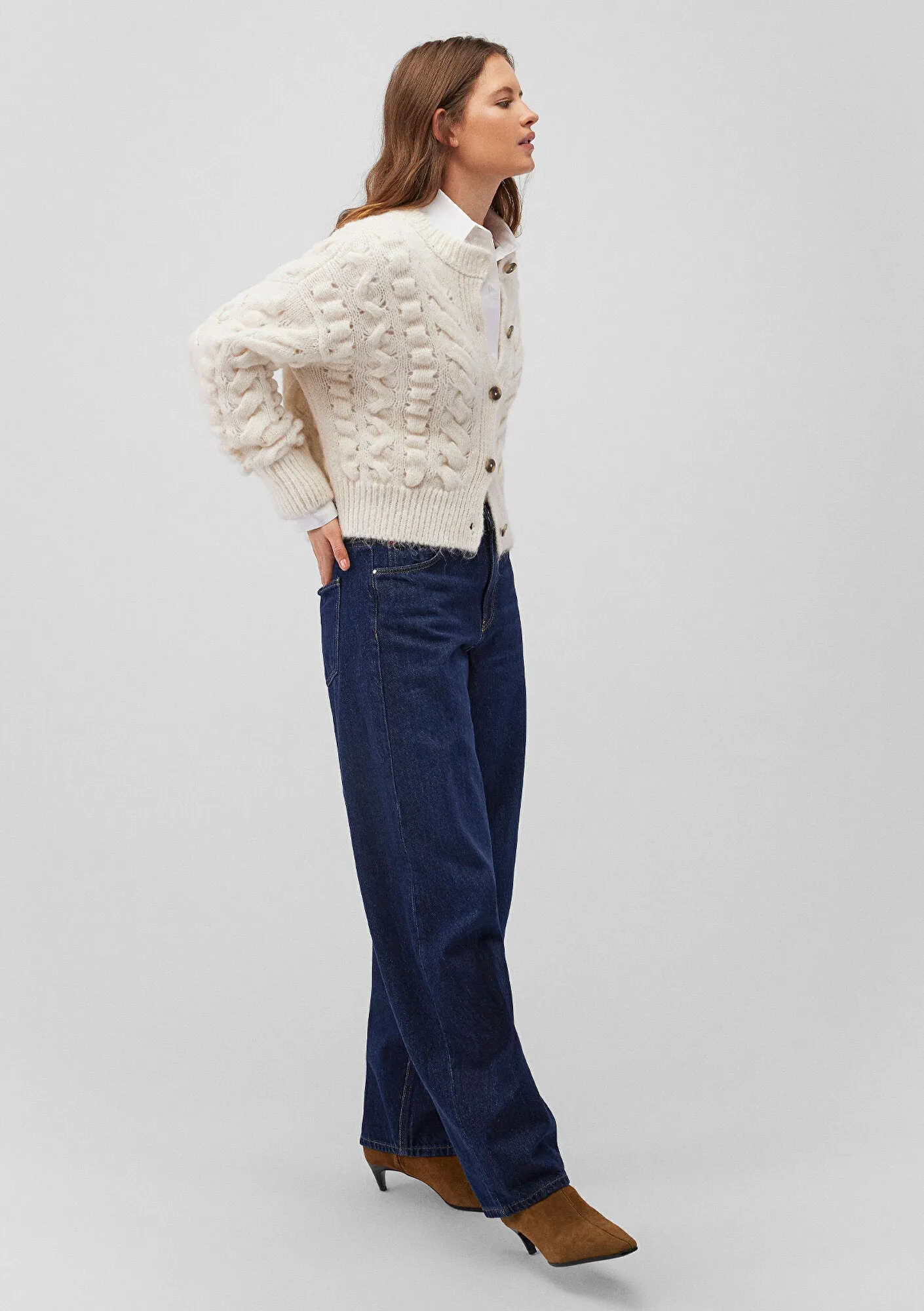 Buttoned White Hırka