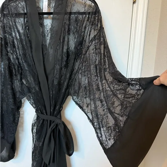 Cacique Lane Bryant | Floral Lace Kimono Sleeve Robe in Black - Size 2X (18/20)