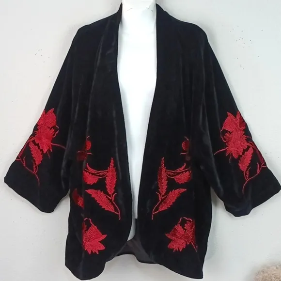 Chicos Travelers Black Velvet Jacket/ Kimono with Red Floral Embroidery sz 3