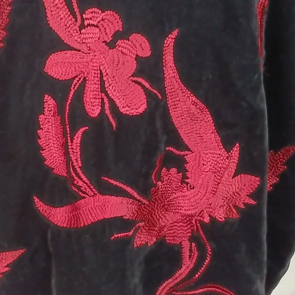 Chicos Travelers Black Velvet Jacket/ Kimono with Red Floral Embroidery sz 3