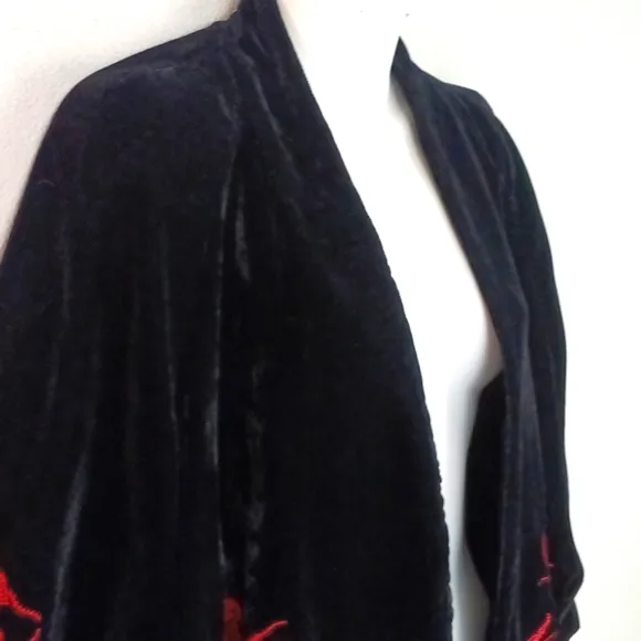 Chicos Travelers Black Velvet Jacket/ Kimono with Red Floral Embroidery sz 3