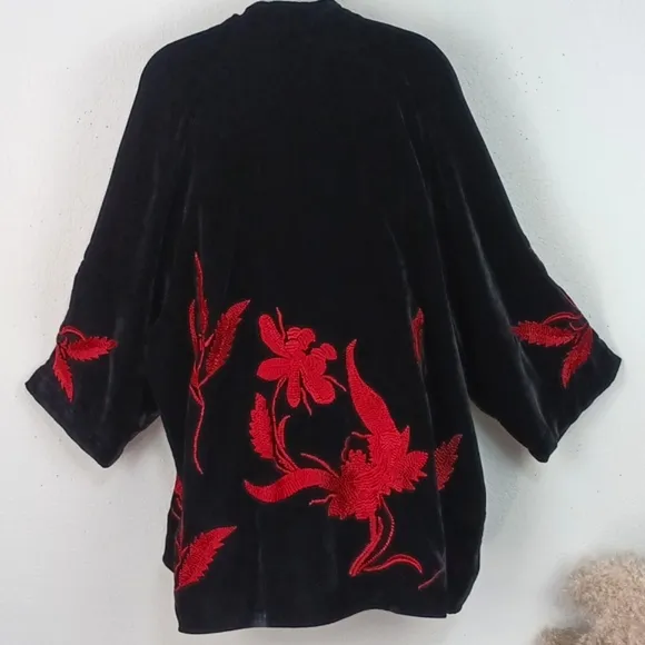 Chicos Travelers Black Velvet Jacket/ Kimono with Red Floral Embroidery sz 3