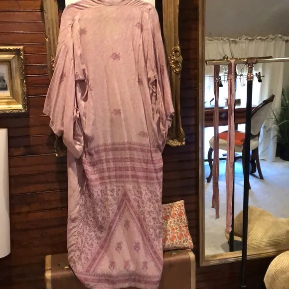 INDIAN ROBE • pink kimono