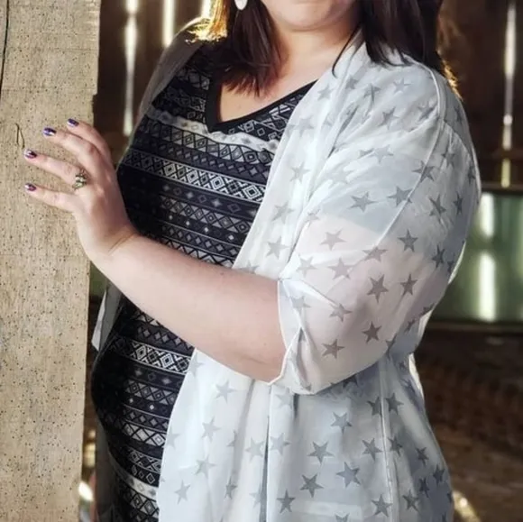 LuLaRoe BNWT M Shirley kimono - white/silver stars