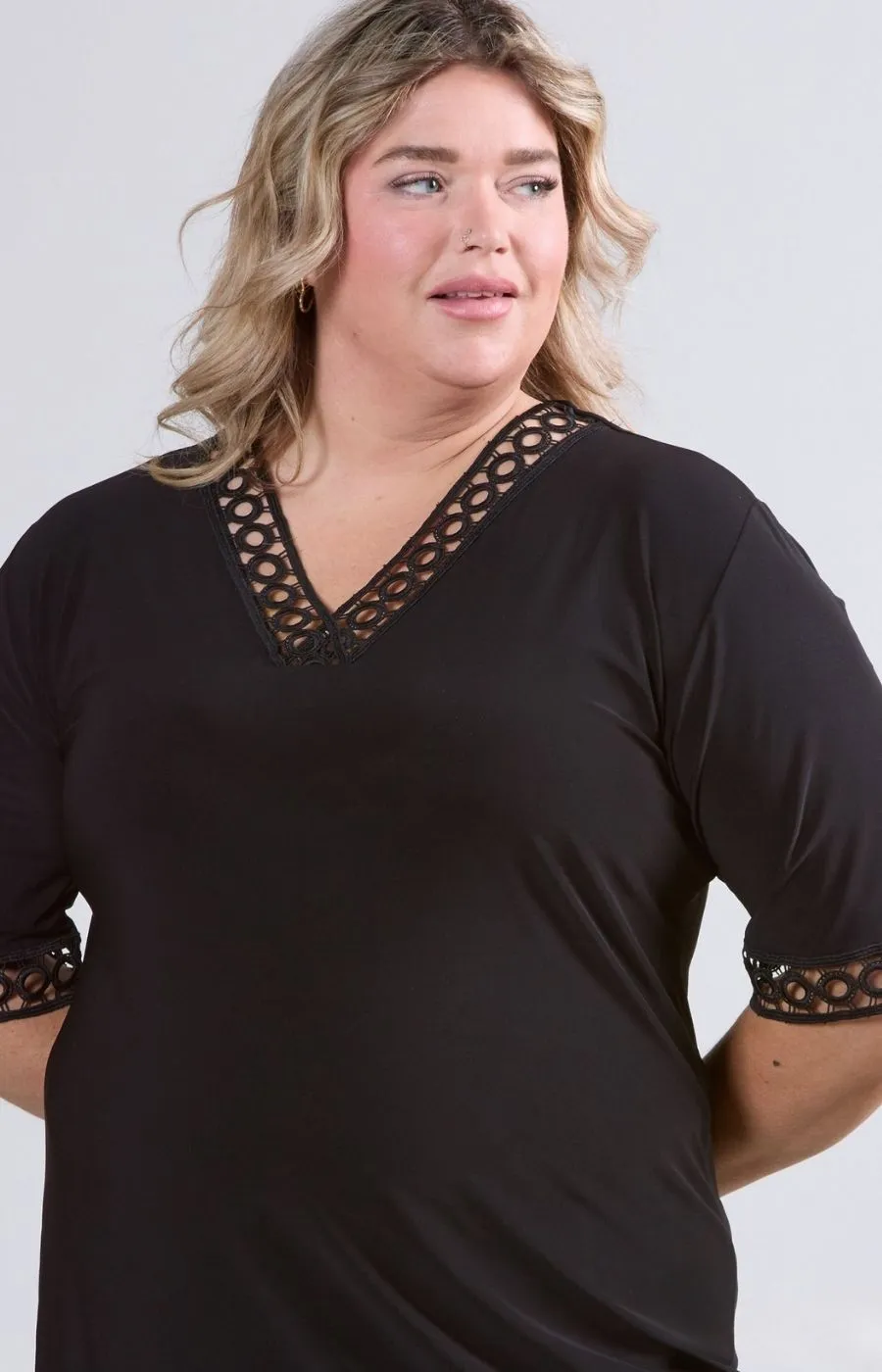 Magna Lace V-Neck Blouse in Black