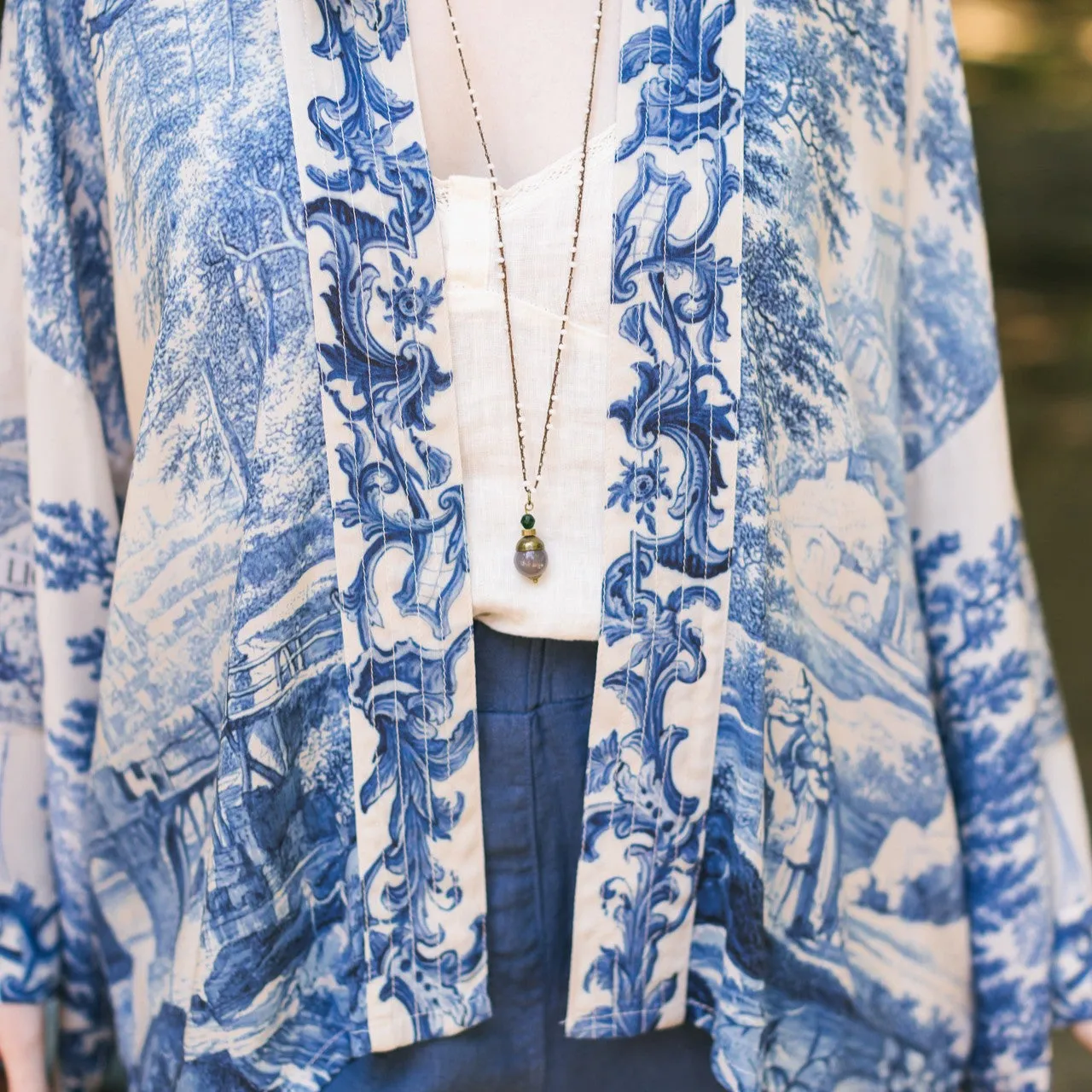 Market of Stars Cropped Kimono: Let The Light In