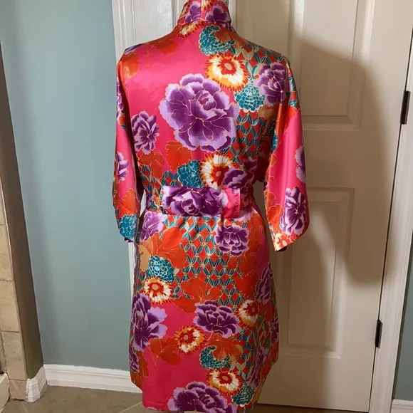NWOT Natori Floral Blossom Robe kimono