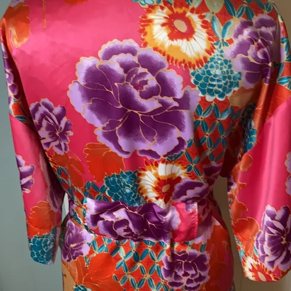 NWOT Natori Floral Blossom Robe kimono