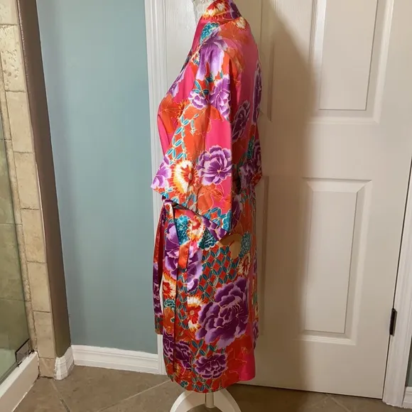 NWOT Natori Floral Blossom Robe kimono