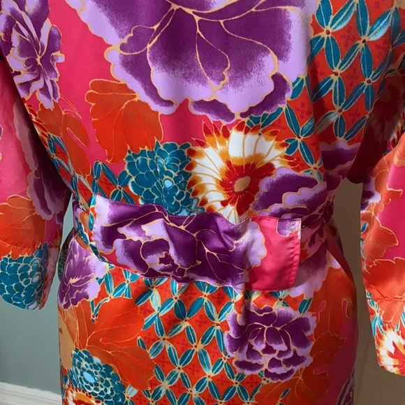NWOT Natori Floral Blossom Robe kimono