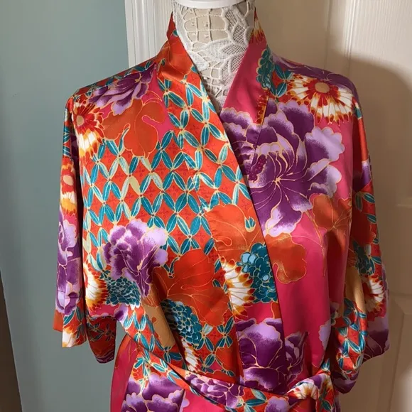 NWOT Natori Floral Blossom Robe kimono