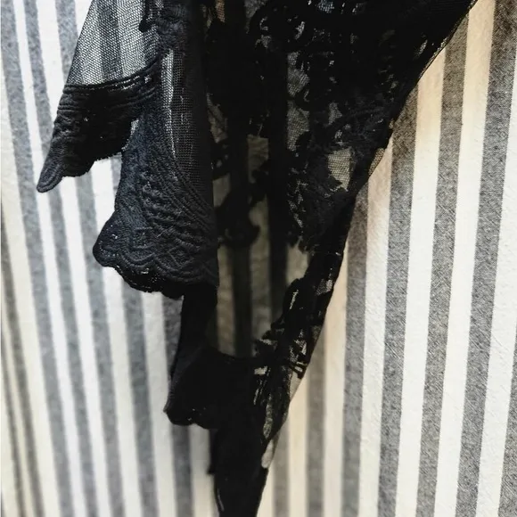 NWT Rosevelvet  black lace kimono bell sleeves XS S cotton embroidery runs small