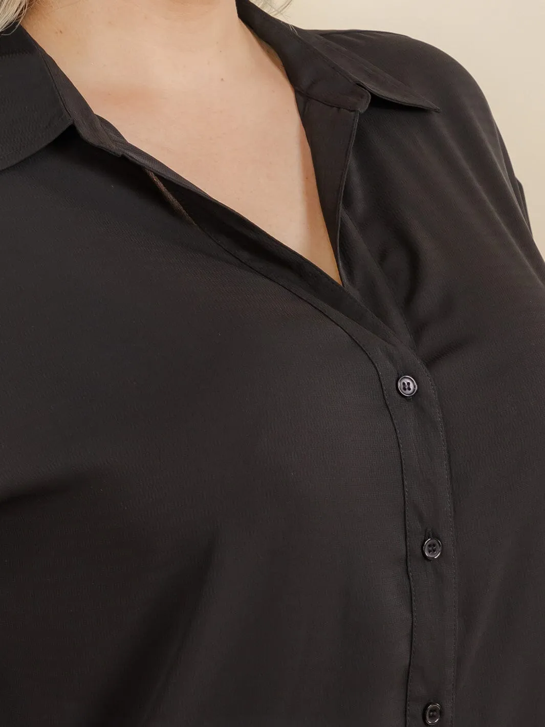 PLUS SIZE SHORT SLEEVE V-NECK BUTTON CLOSURE BLOUSE