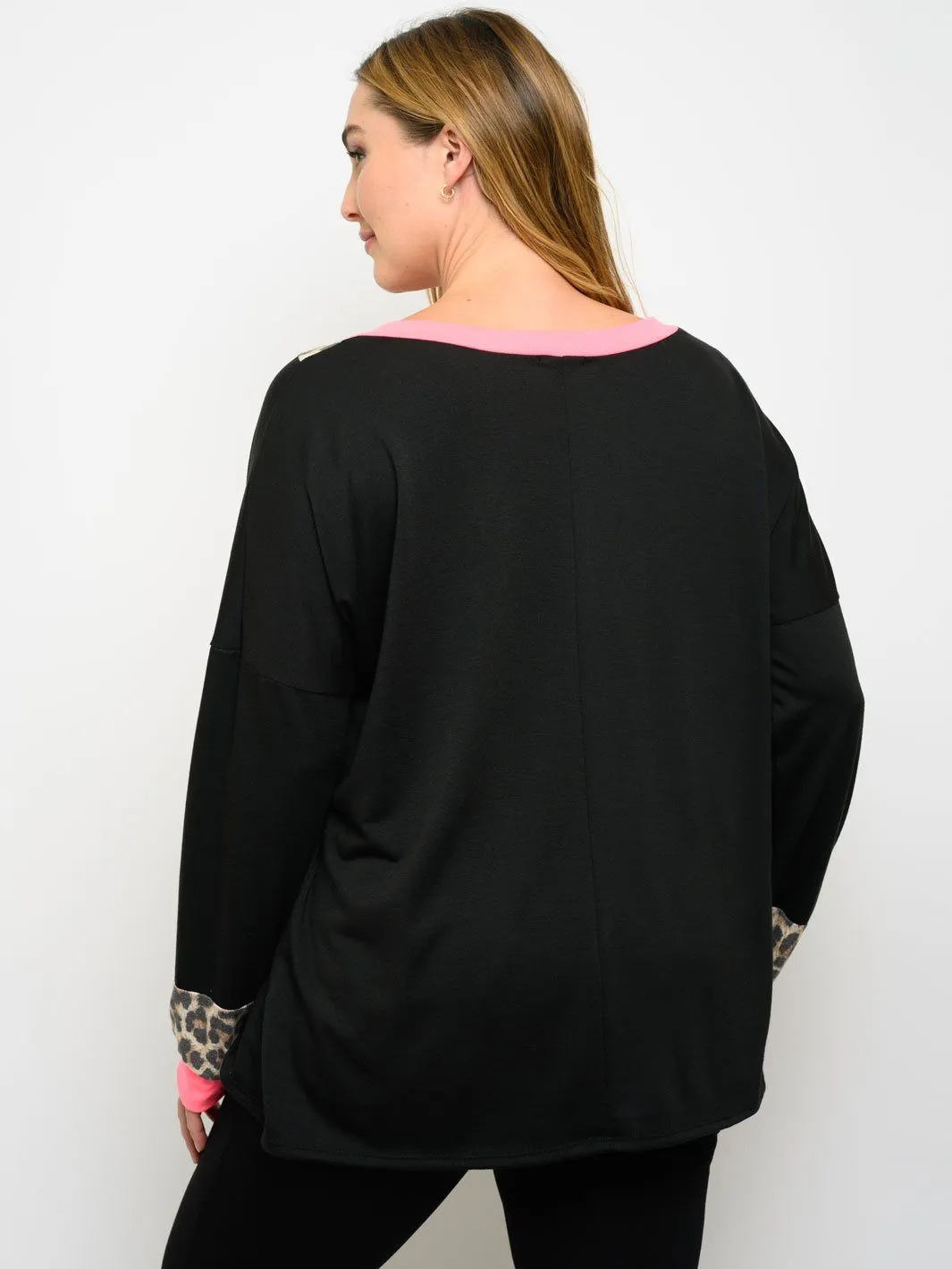 PLUS SIZE V-NECK CONTRAST TOP