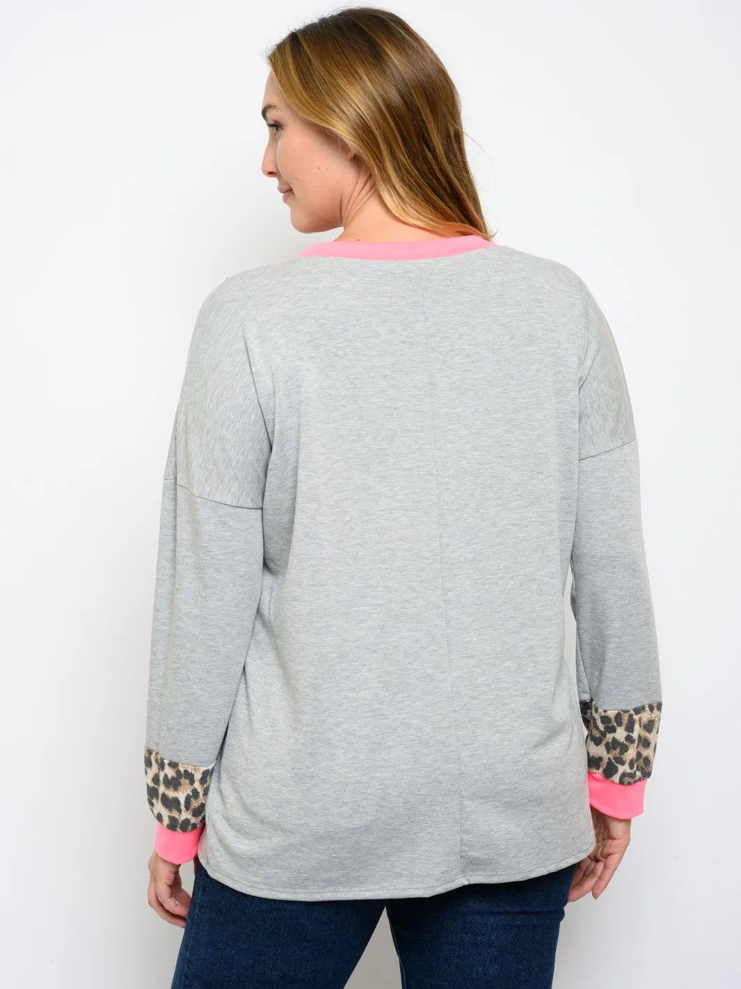 PLUS SIZE V-NECK CONTRAST TOP