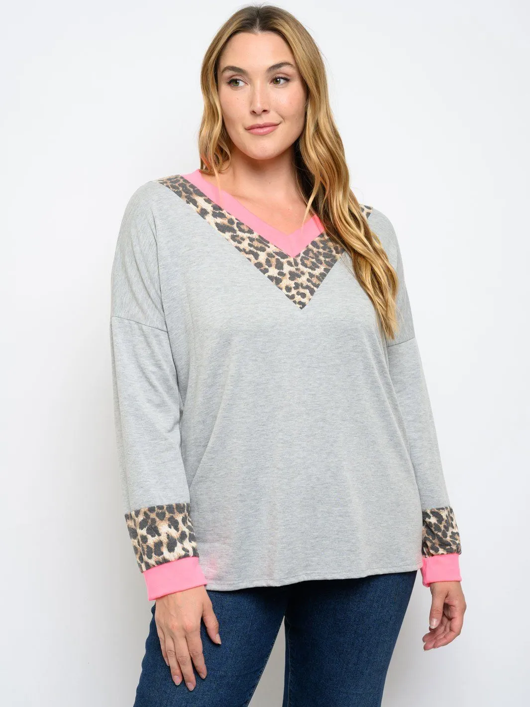 PLUS SIZE V-NECK CONTRAST TOP