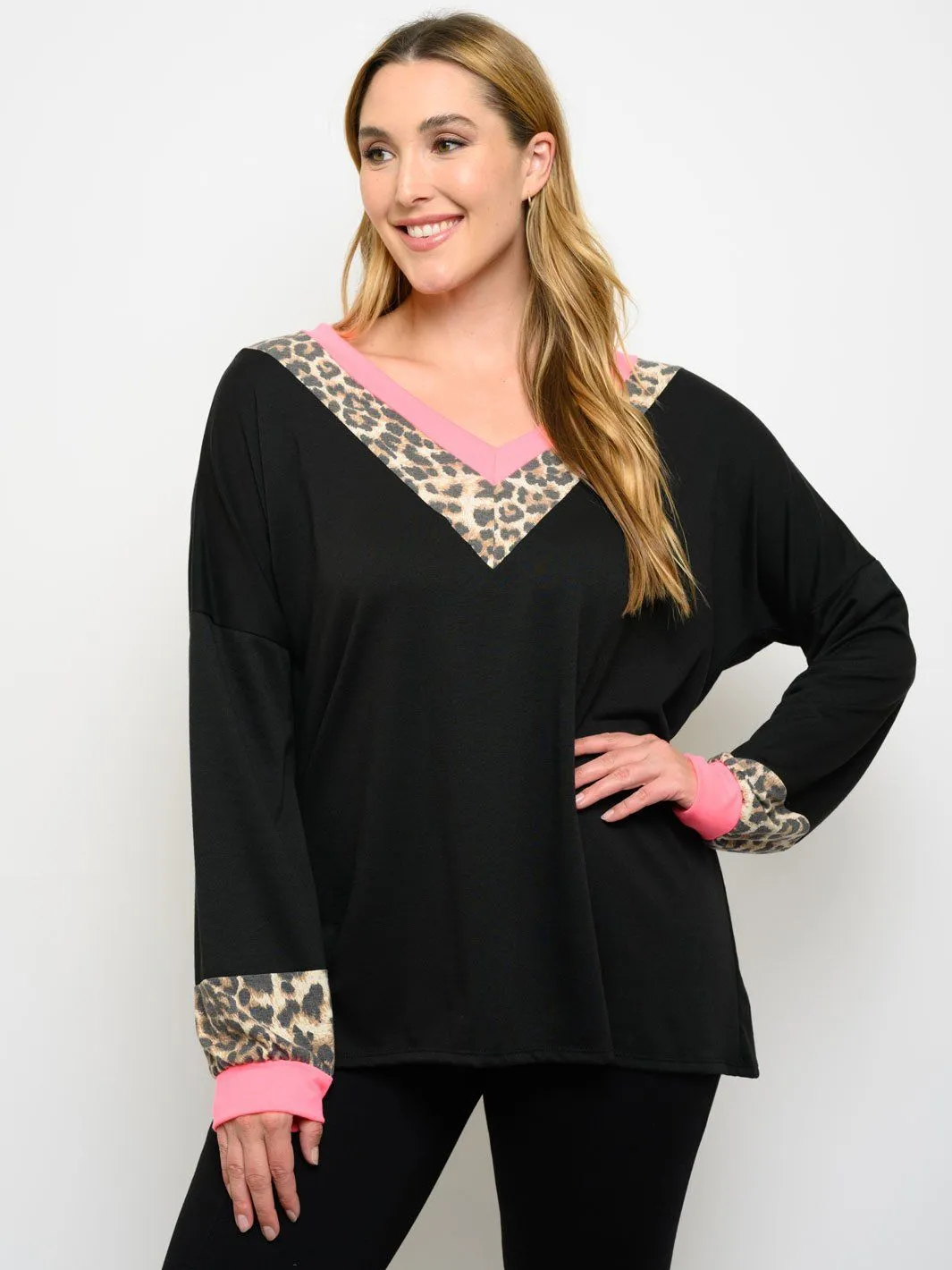 PLUS SIZE V-NECK CONTRAST TOP