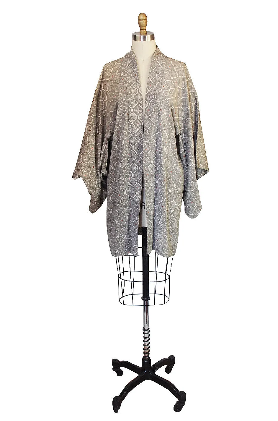 Pretty 1950s Grey Printed Silk Kimono