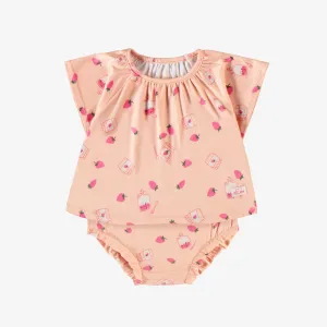 Pyjama deux pièces pêche avec motif de fraises et confitures en doux polyester, bébé || Two-piece peach pyjamas with strawberry and jam all over print in soft polyester, baby