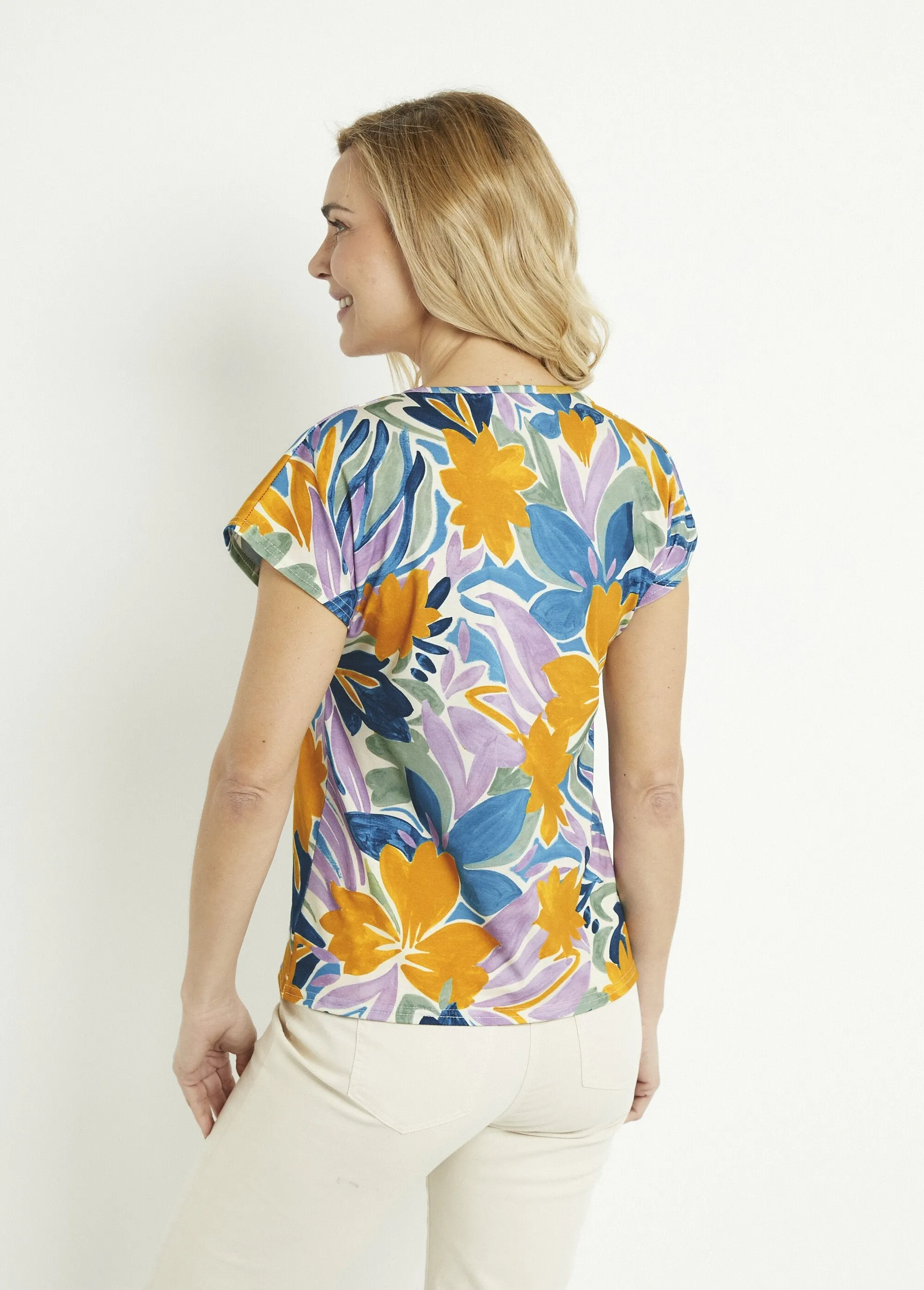 Round neck short sleeve floral t-shirt