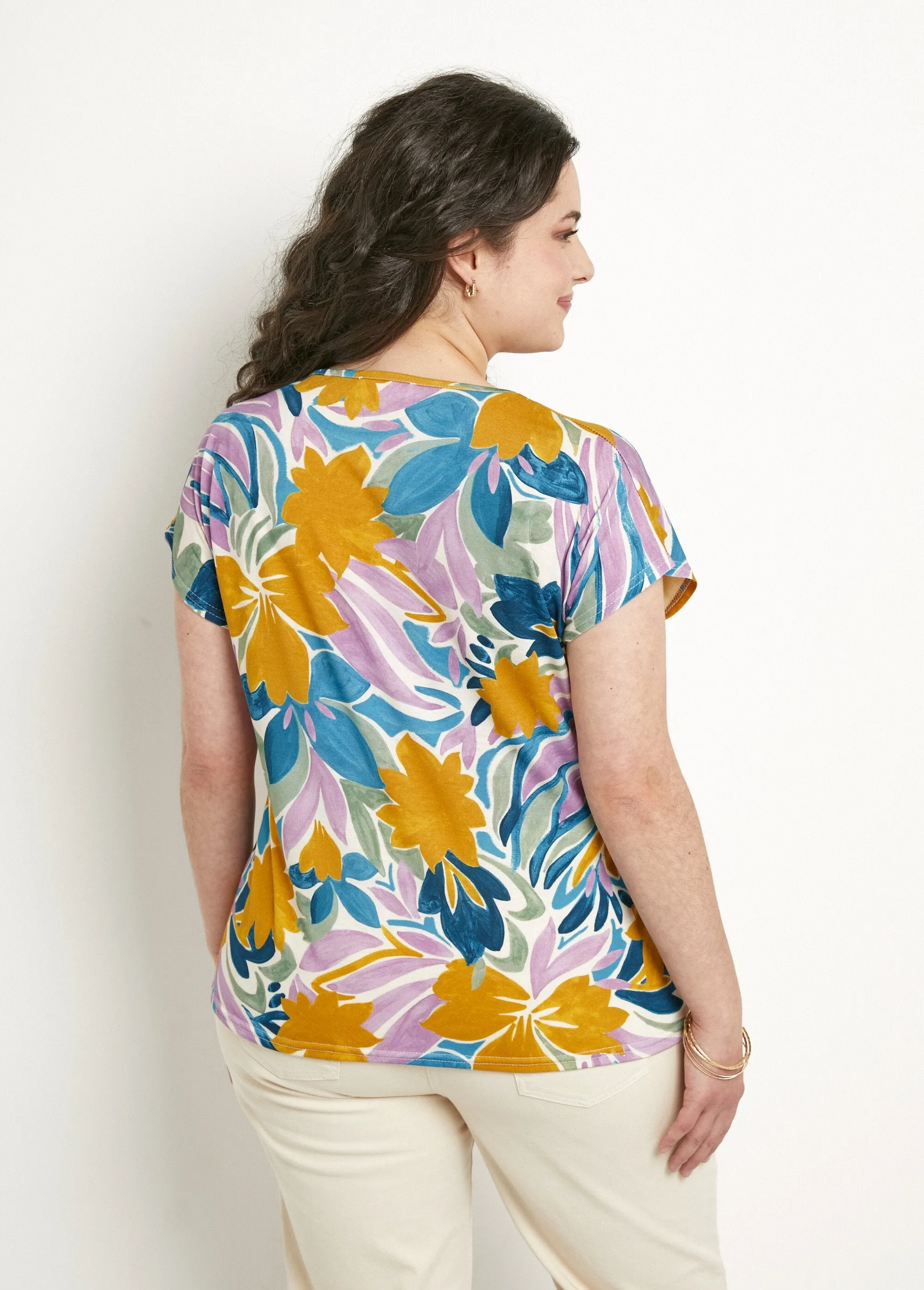 Round neck short sleeve floral t-shirt