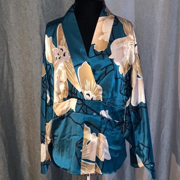 “SOMA” Intimates Luxe Silk Floral Kimono