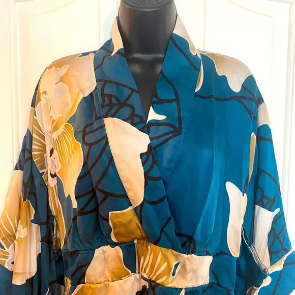 “SOMA” Intimates Luxe Silk Floral Kimono