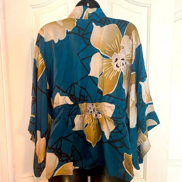 “SOMA” Intimates Luxe Silk Floral Kimono