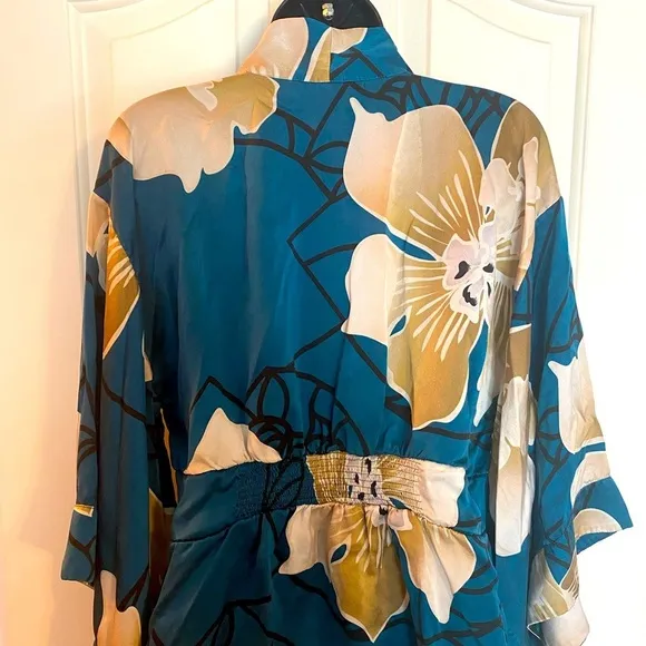 “SOMA” Intimates Luxe Silk Floral Kimono