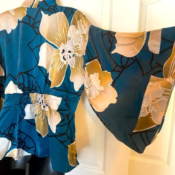“SOMA” Intimates Luxe Silk Floral Kimono