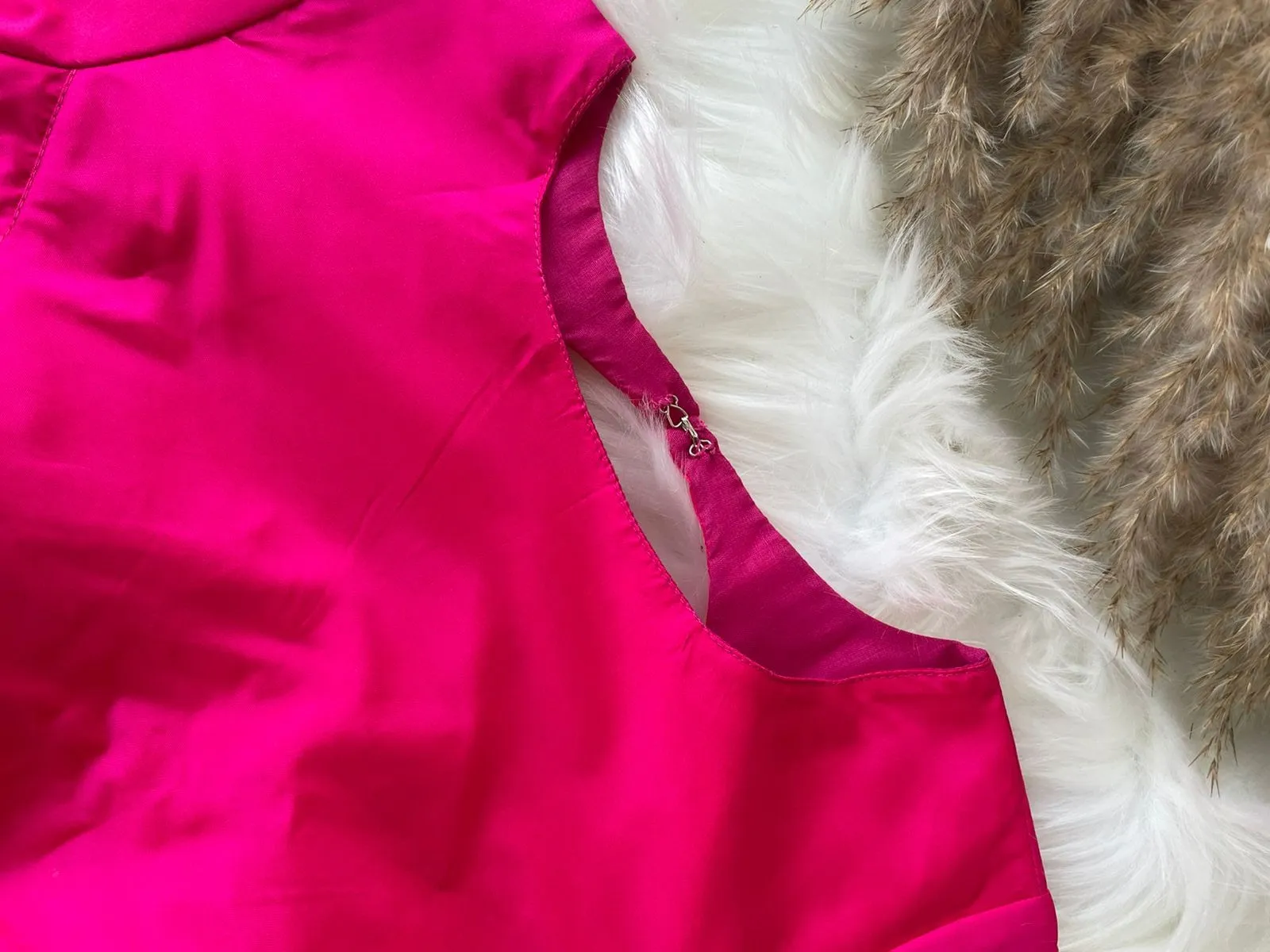 THE HOT PINK