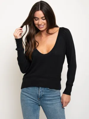 WOMEN'S LONG SLEEVE V-NECK RIBBED TOP
