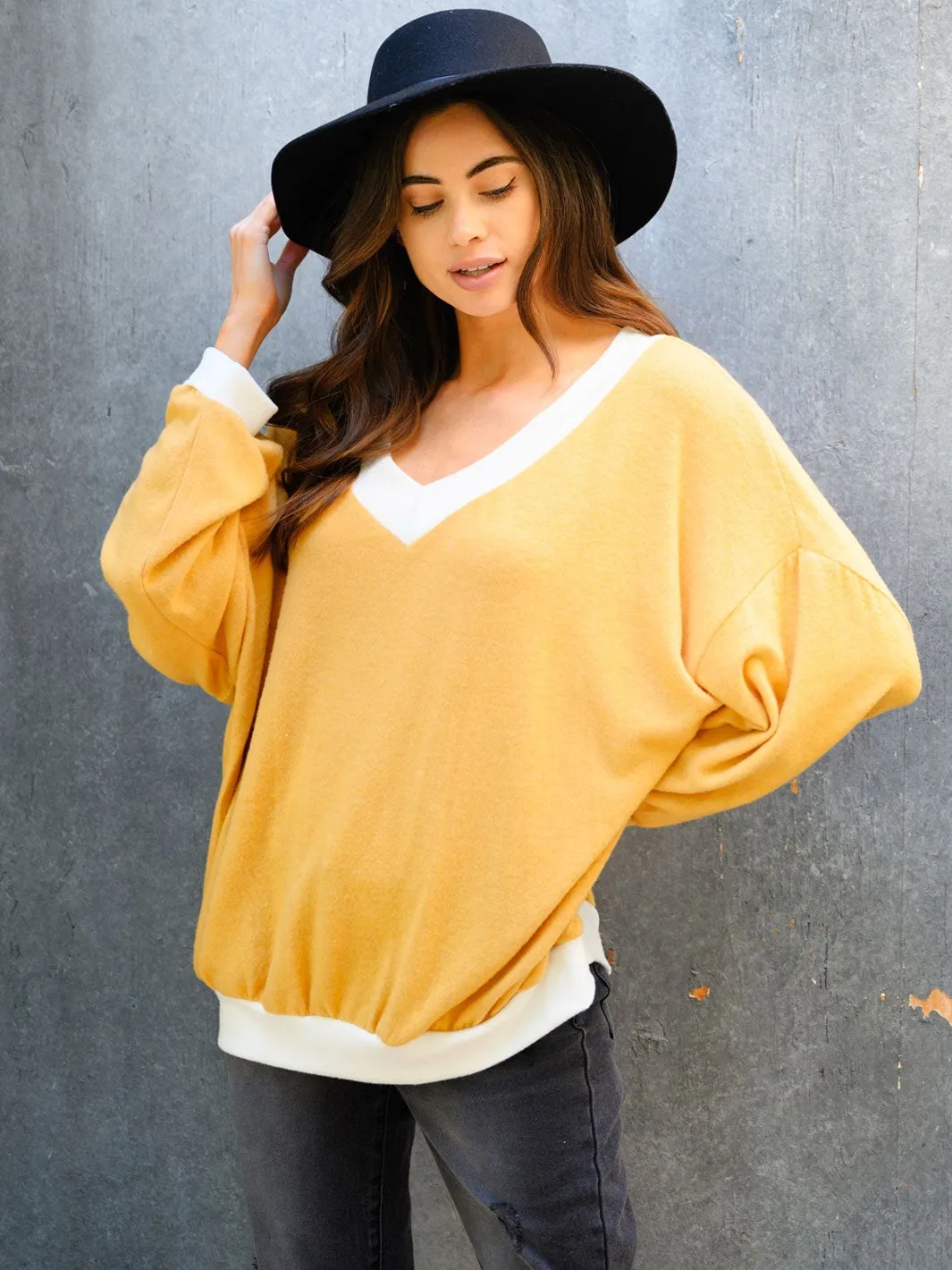 WOMEN'S LONG SLEEVE V-NECK TOP