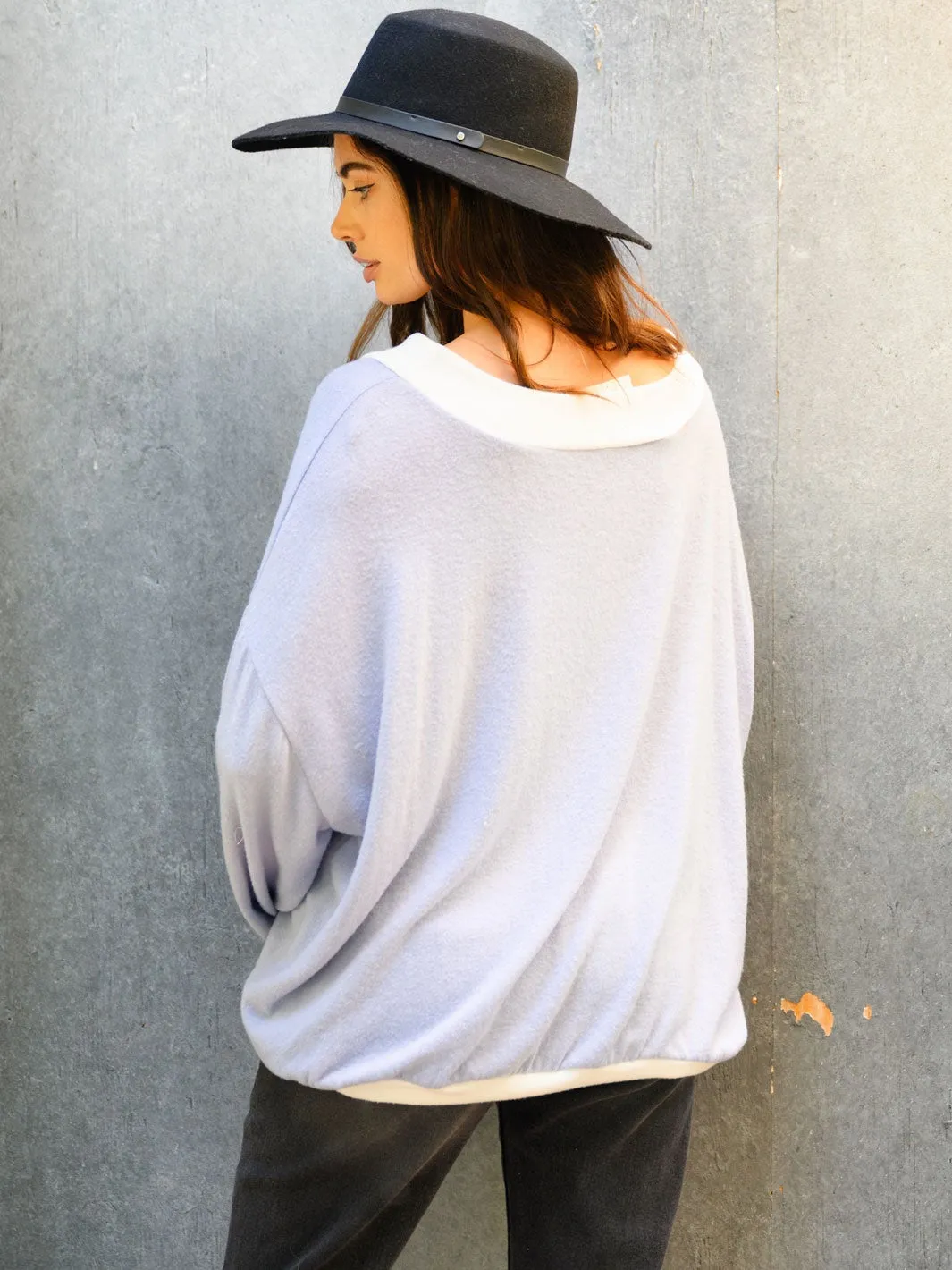 WOMEN'S LONG SLEEVE V-NECK TOP