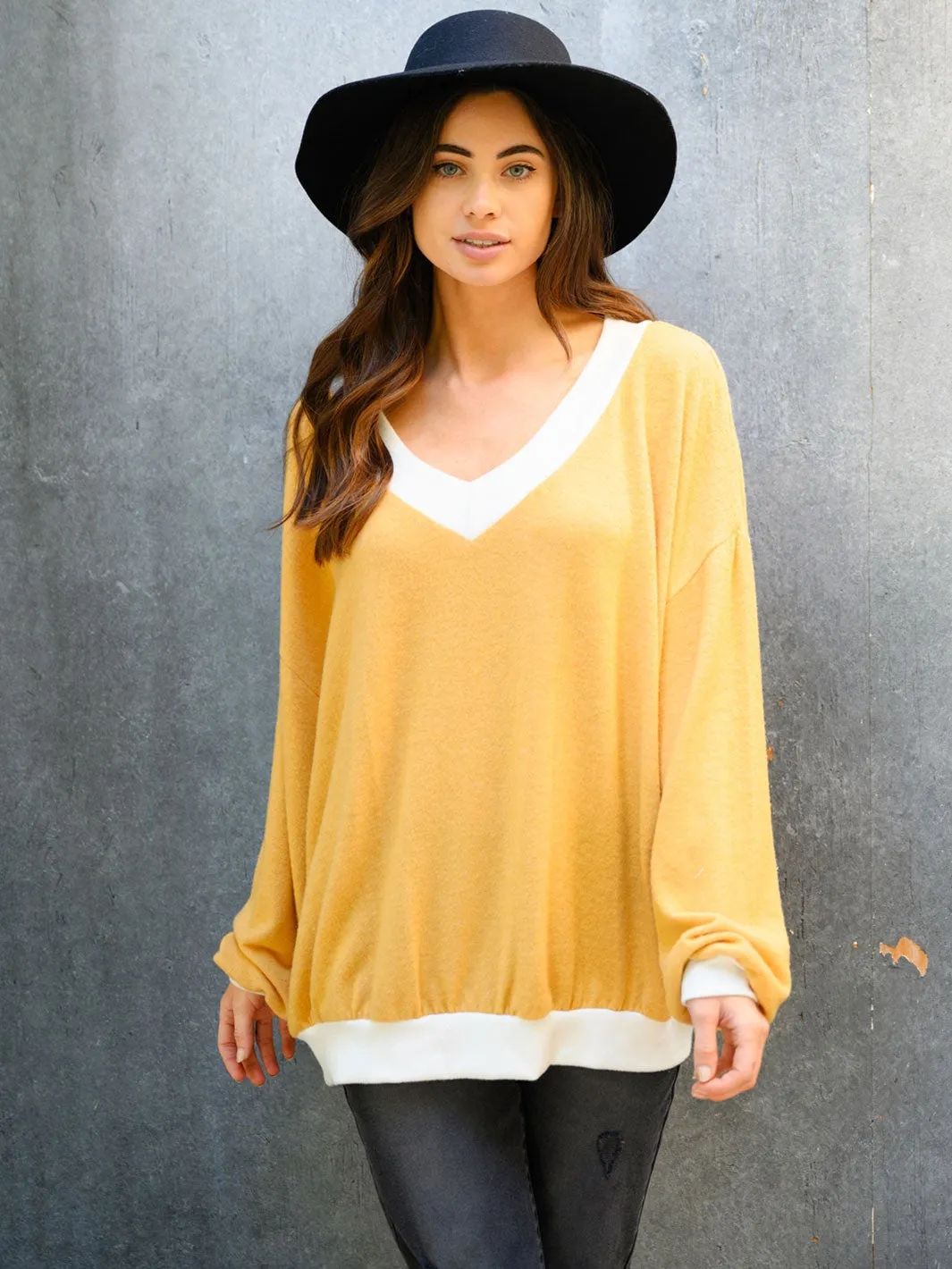 WOMEN'S LONG SLEEVE V-NECK TOP
