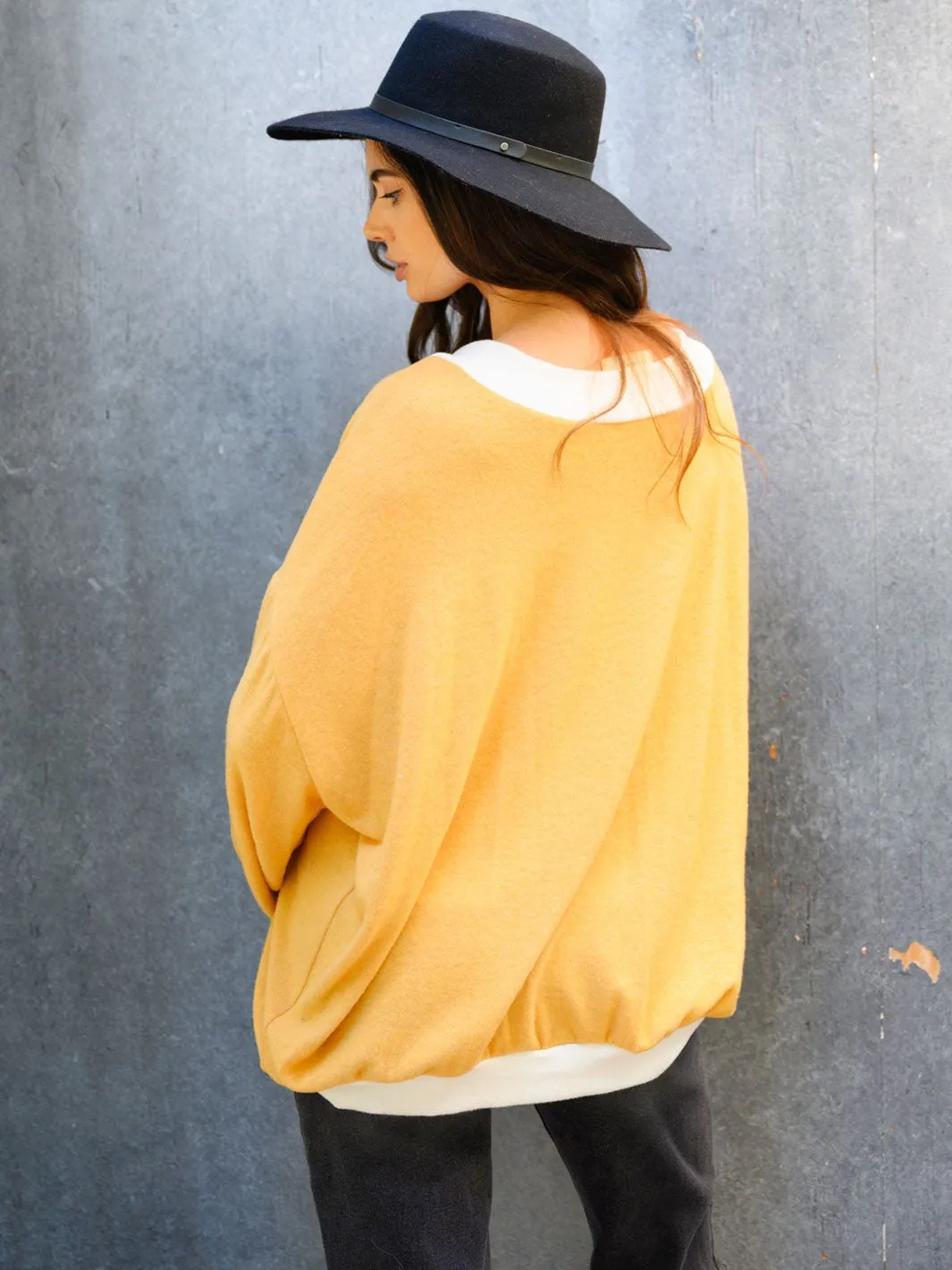 WOMEN'S LONG SLEEVE V-NECK TOP