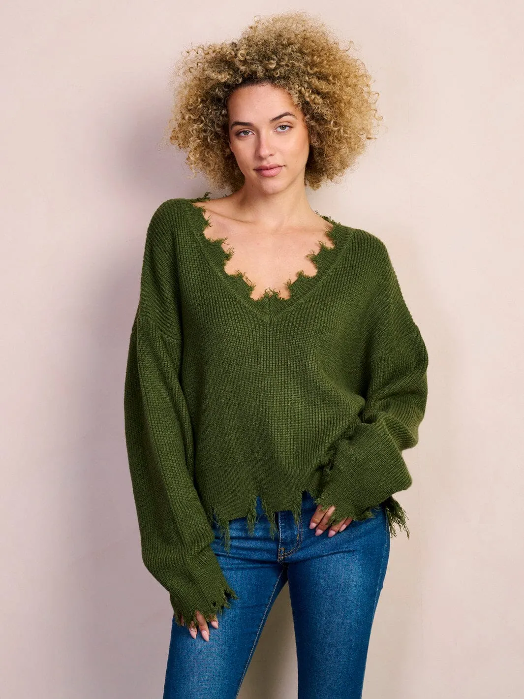 WOMEN'S LONG SLEEVE V-NECK TRIM DETAILED SWEATER