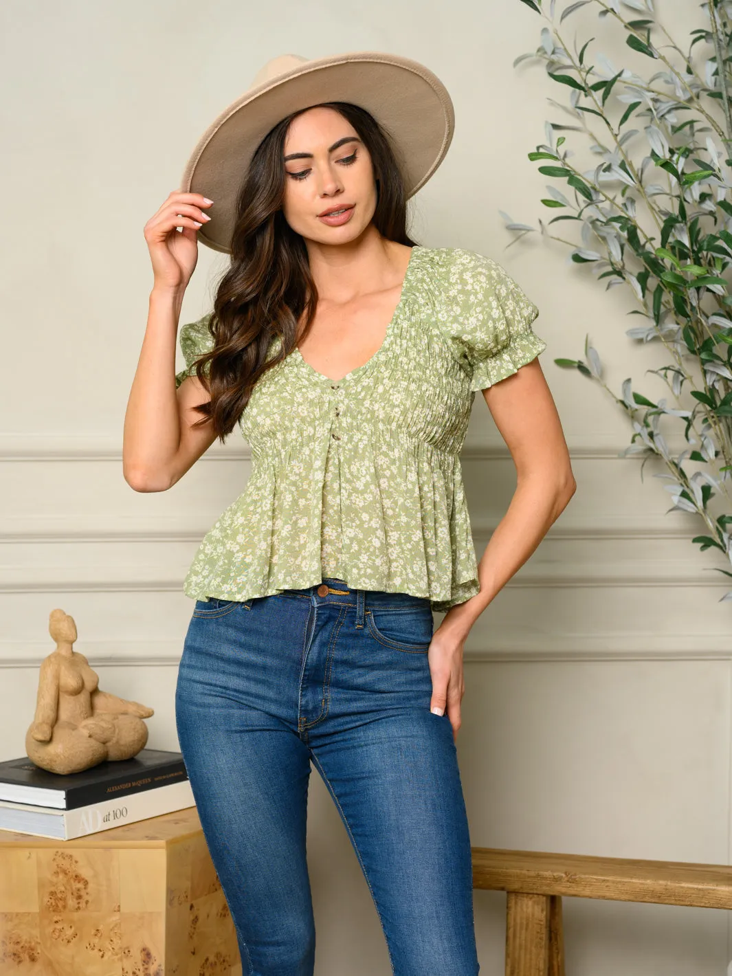 WOMEN'S SHORT PUFF SLEEVE V-NECK FLORAL SMOCK TOP